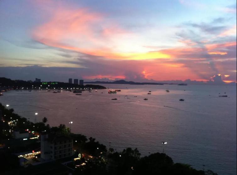Great Location With Infinity Pool - Central Pattaya Lejlighed Eksteriør billede